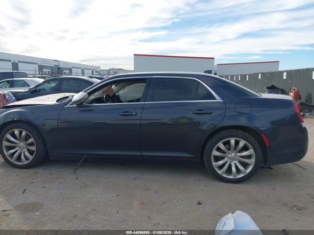 Продажа на аукционе авто 2018 Chrysler 300 Touring, vin: 2C3CCAAG2JH283461, номер лота: 44096895