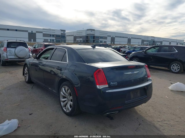 2018 CHRYSLER 300 2C3CCAAG2JH283461 Photo 2