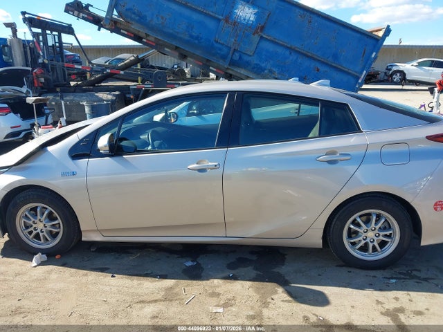 JTDKARFP3H3037908 Toyota Prius Prime Premium