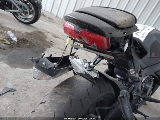 JS1GN7FA5S7101158 Suzuki GSX-R600