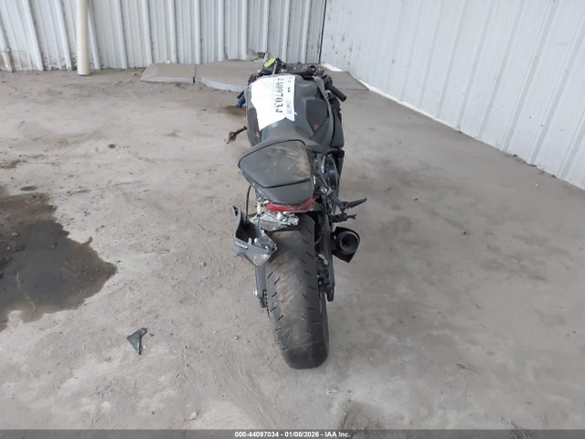 JS1GN7FA5S7101158 Suzuki GSX-R600