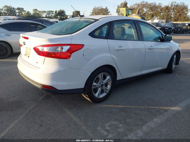 Ford FOCUS SE 2014 1FADP3F22EL346201 Image 4