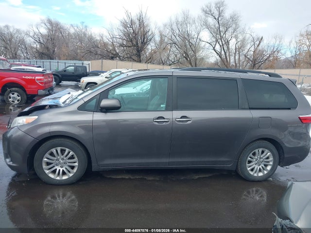 Toyota Sienna Xle 8 Passenger 2016 5TDYK3DC8GS693183 Image 14