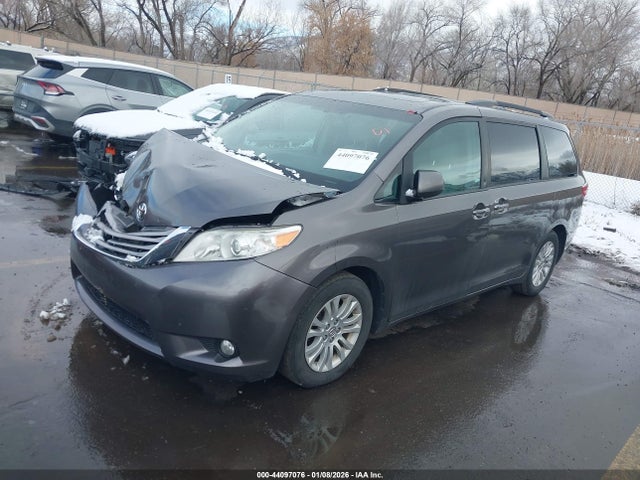 Toyota Sienna Xle 8 Passenger 2016 5TDYK3DC8GS693183 Image 2