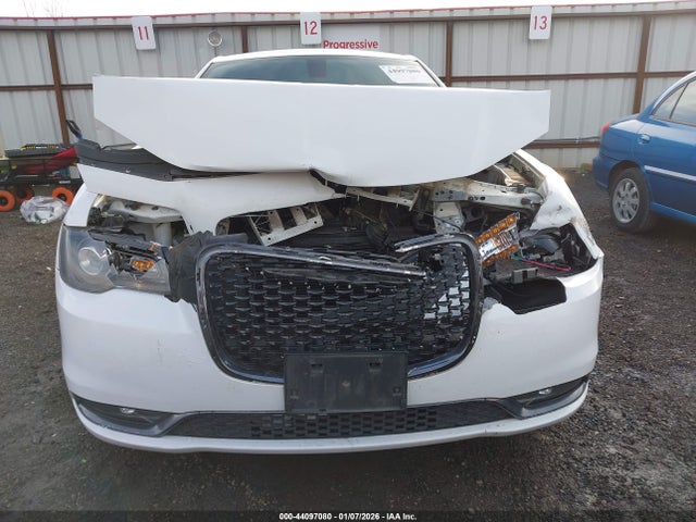 Chrysler 300 S 2017 2C3CCABG7HH657555 Image 12