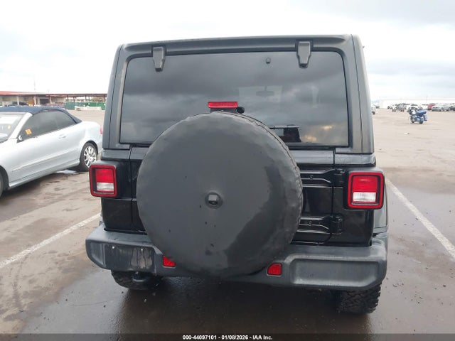 1C4HJXEG5KW527899 Jeep Wrangler Unlimited Sahara 4x4