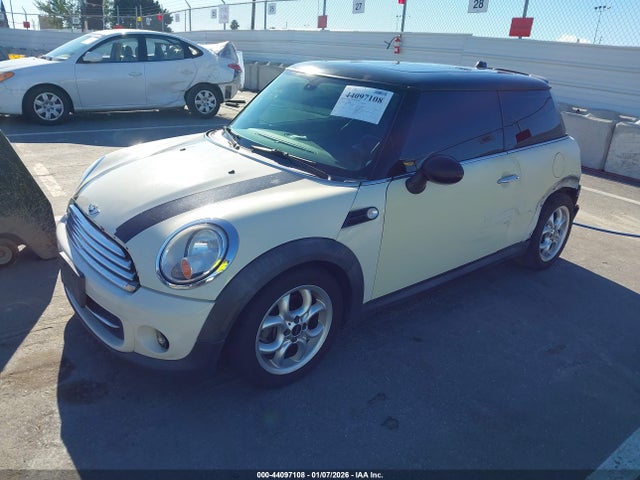 2011 MINI COOPER WMWSU3C52BT092779 Photo 1