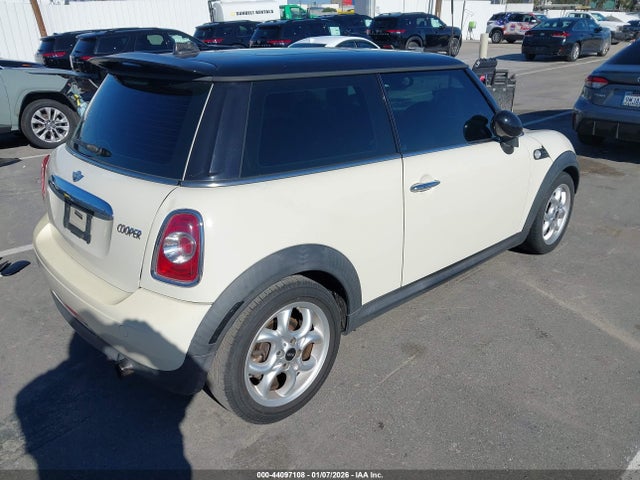 2011 MINI COOPER WMWSU3C52BT092779 Photo 3