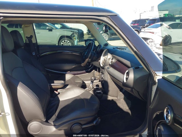 2011 MINI COOPER WMWSU3C52BT092779 Photo 4