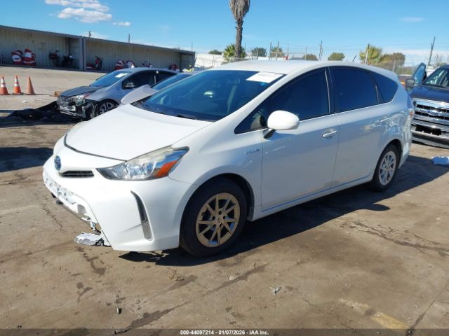 2015 TOYOTA PRIUS V JTDZN3EU3FJ032885 Photo 1