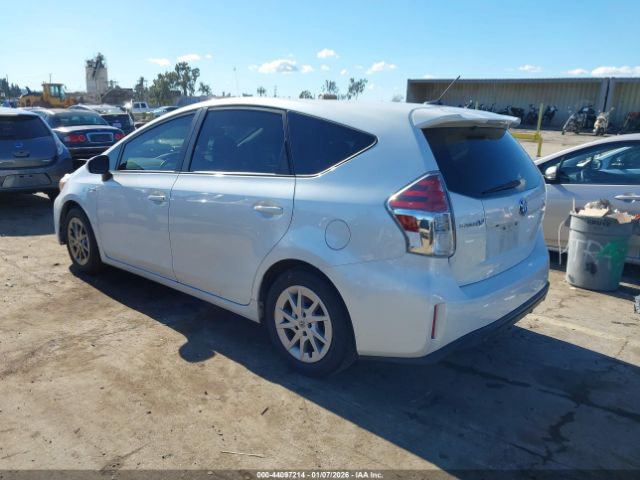 2015 TOYOTA PRIUS V JTDZN3EU3FJ032885 Photo 2