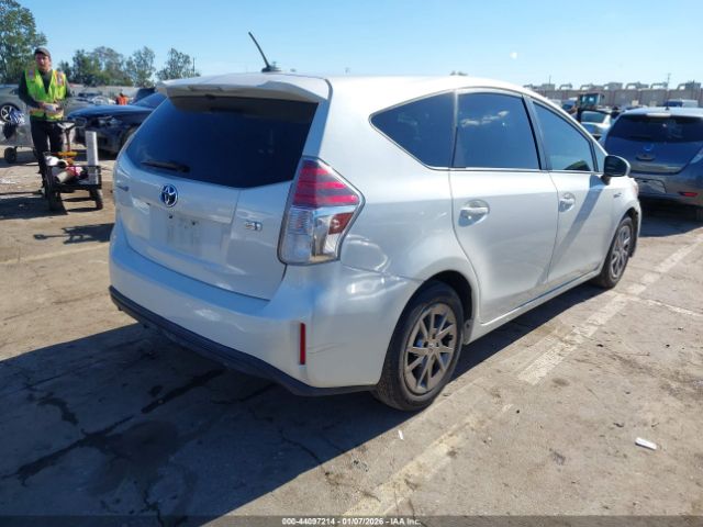 2015 TOYOTA PRIUS V JTDZN3EU3FJ032885 Photo 3