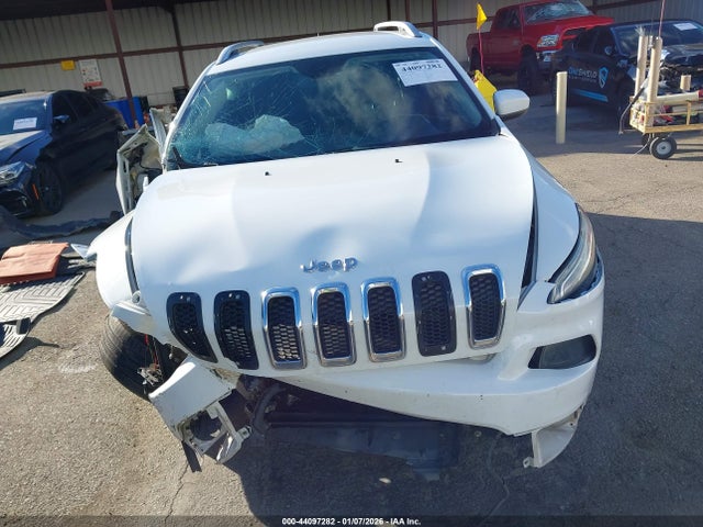 1C4PJLCB9GW256378 Jeep Cherokee Latitude