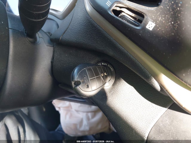 1C4PJLCB9GW256378 Jeep Cherokee Latitude