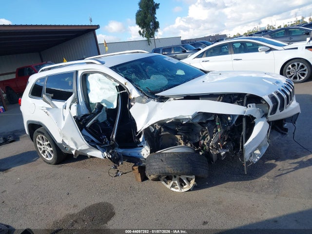 1C4PJLCB9GW256378 Jeep Cherokee Latitude