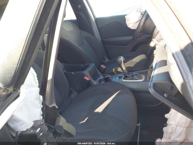 1C4PJLCB9GW256378 Jeep Cherokee Latitude