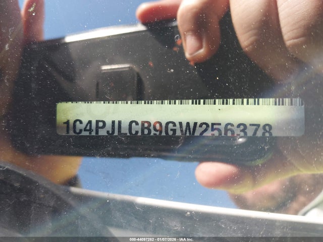 1C4PJLCB9GW256378 Jeep Cherokee Latitude