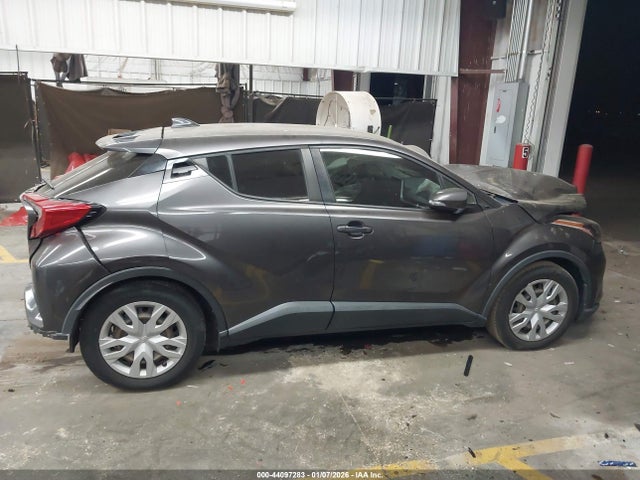JTNKHMBX0M1095240 Toyota C-HR LE