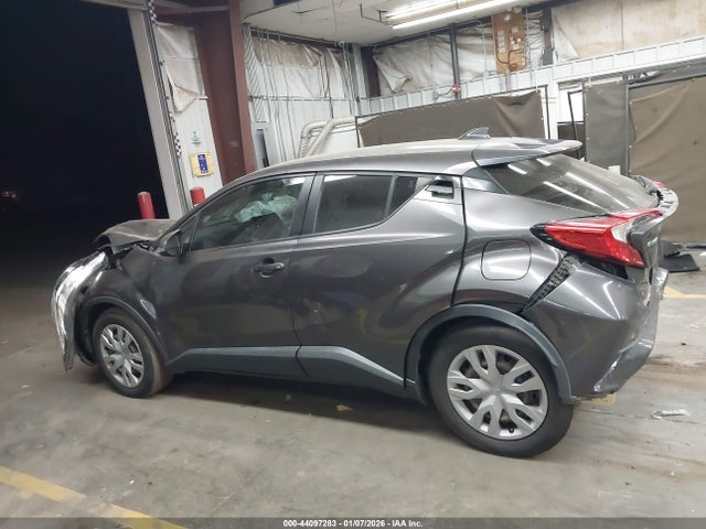 JTNKHMBX0M1095240 Toyota C-HR LE