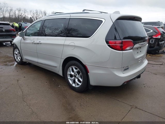 2017 CHRYSLER PACIFICA 2C4RC1EG4HR622418 Photo 2