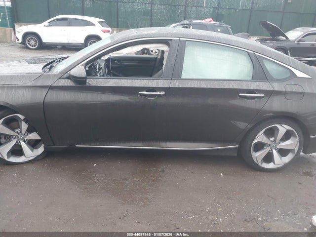 2018 Honda Accord Touring მანქანა იყიდება აუქციონზე, vin: 1HGCV1F95JA163914, აუქციონის ნომერი: 44097545