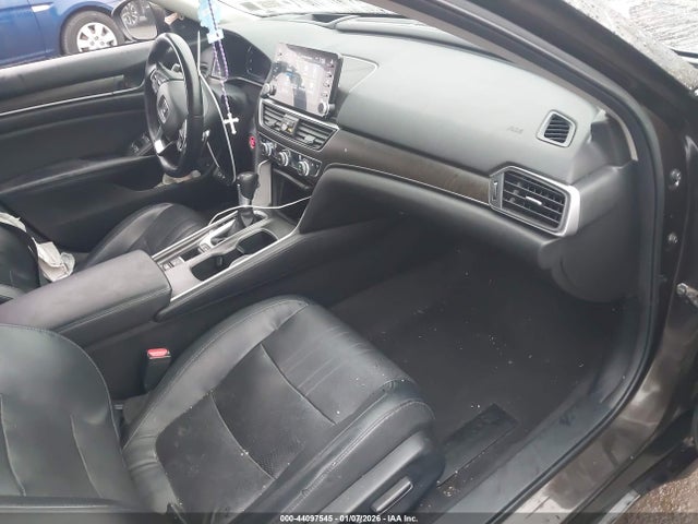 2018 Honda Accord Touring მანქანა იყიდება აუქციონზე, vin: 1HGCV1F95JA163914, აუქციონის ნომერი: 44097545