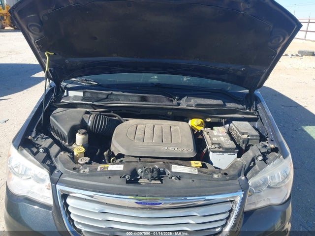 2016 Chrysler Town & Country Touring მანქანა იყიდება აუქციონზე, vin: 2C4RC1BG1GR205230, აუქციონის ნომერი: 44097590
