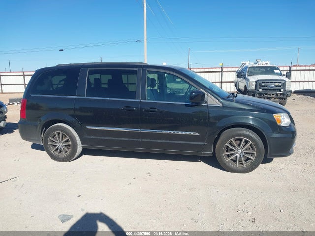 2016 Chrysler Town & Country Touring მანქანა იყიდება აუქციონზე, vin: 2C4RC1BG1GR205230, აუქციონის ნომერი: 44097590