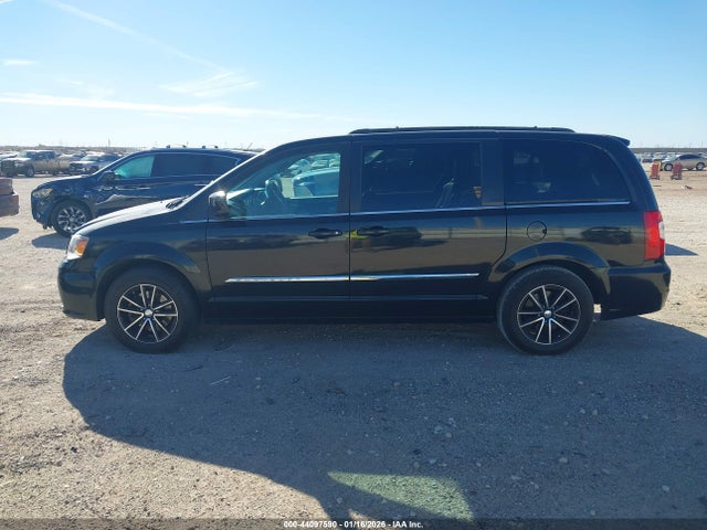 2016 Chrysler Town & Country Touring მანქანა იყიდება აუქციონზე, vin: 2C4RC1BG1GR205230, აუქციონის ნომერი: 44097590