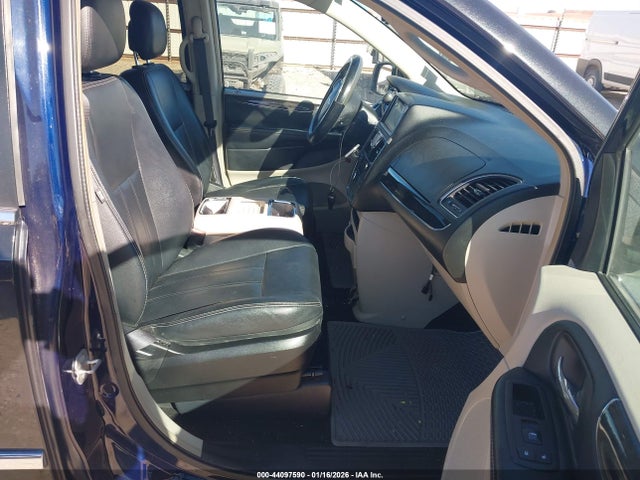 2016 Chrysler Town & Country Touring მანქანა იყიდება აუქციონზე, vin: 2C4RC1BG1GR205230, აუქციონის ნომერი: 44097590