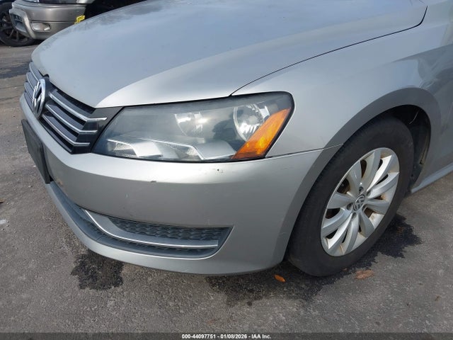 Продажа на аукционе авто 2013 Volkswagen Passat 2.5l S, vin: 1VWAP7A39DC111312, номер лота: 44097751