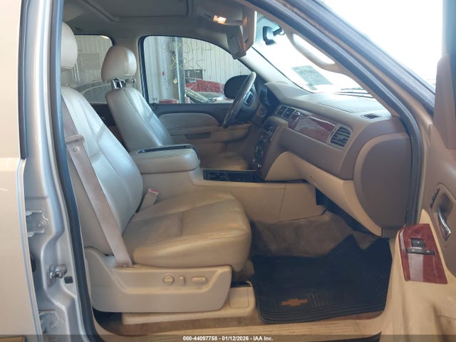 2011 CHEVROLET TAHOE 1GNSKBE04BR267400 Photo 4