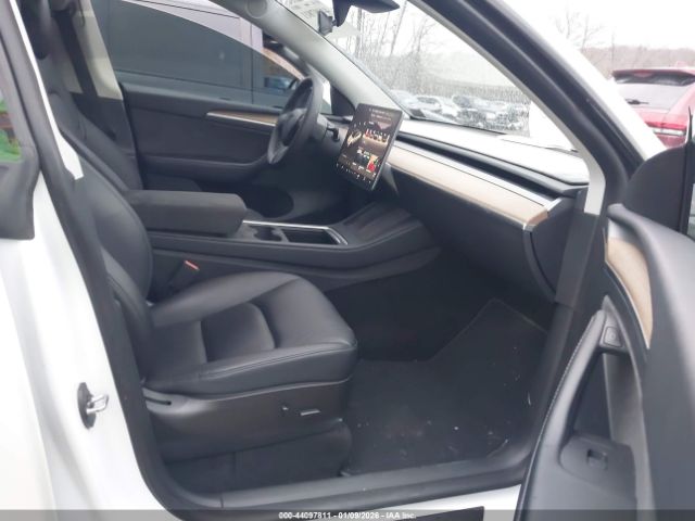 2023 TESLA MODEL Y 7SAYGDEE9PF602906 Photo 4