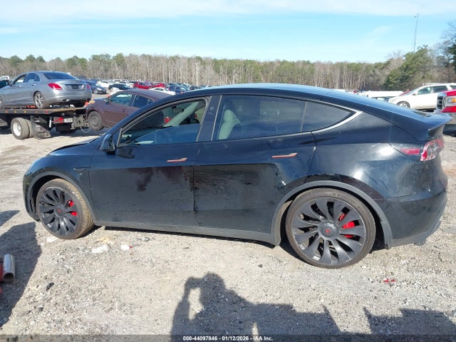 44097846 :رقم المزاد ، 7SAYGDEFXRF024049 vin ، 2024 Tesla Model Y Performance Dual Motor All-wheel Drive مزاد بيع