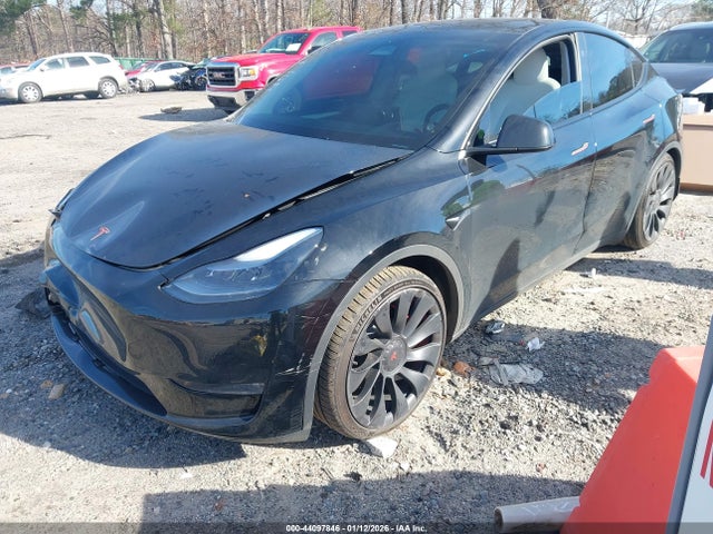 44097846 :رقم المزاد ، 7SAYGDEFXRF024049 vin ، 2024 Tesla Model Y Performance Dual Motor All-wheel Drive مزاد بيع