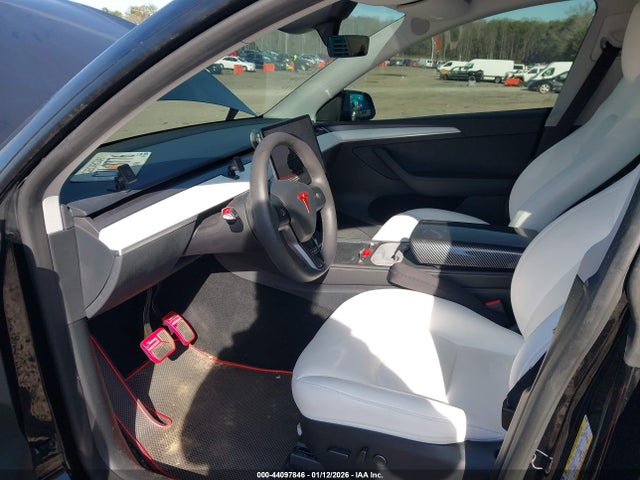 44097846 :رقم المزاد ، 7SAYGDEFXRF024049 vin ، 2024 Tesla Model Y Performance Dual Motor All-wheel Drive مزاد بيع