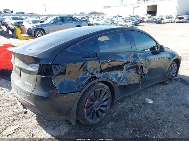 44097846 :رقم المزاد ، 7SAYGDEFXRF024049 vin ، 2024 Tesla Model Y Performance Dual Motor All-wheel Drive مزاد بيع