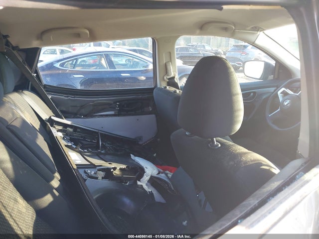 JN1BJ1CRXKW353810 Nissan Rogue Sport S