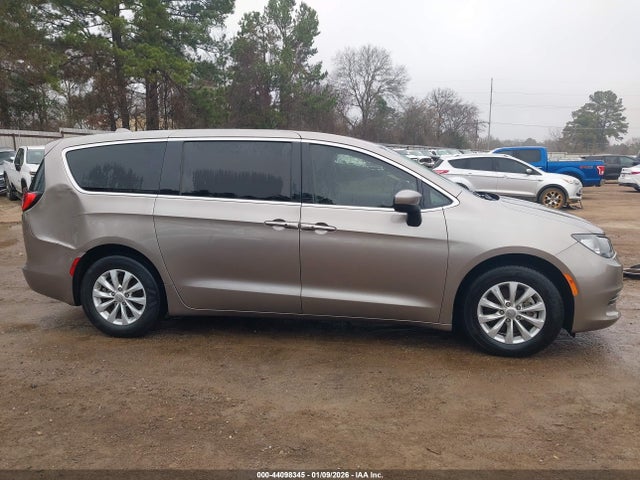 2C4RC1DGXHR550769 Chrysler Pacifica Touring