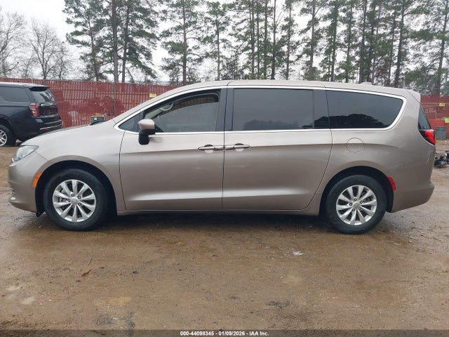 2C4RC1DGXHR550769 Chrysler Pacifica Touring