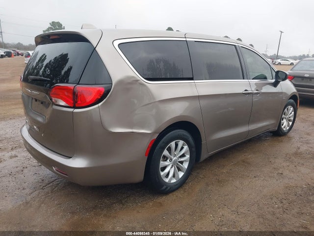 2C4RC1DGXHR550769 Chrysler Pacifica Touring