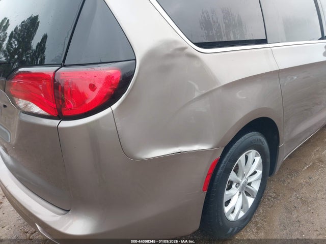 2C4RC1DGXHR550769 Chrysler Pacifica Touring