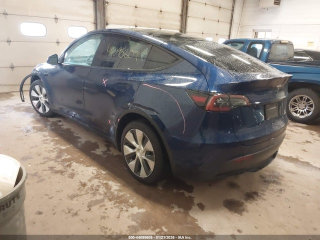 2021 TESLA MODEL Y 5YJYGDEE2MF209015 Photo 2