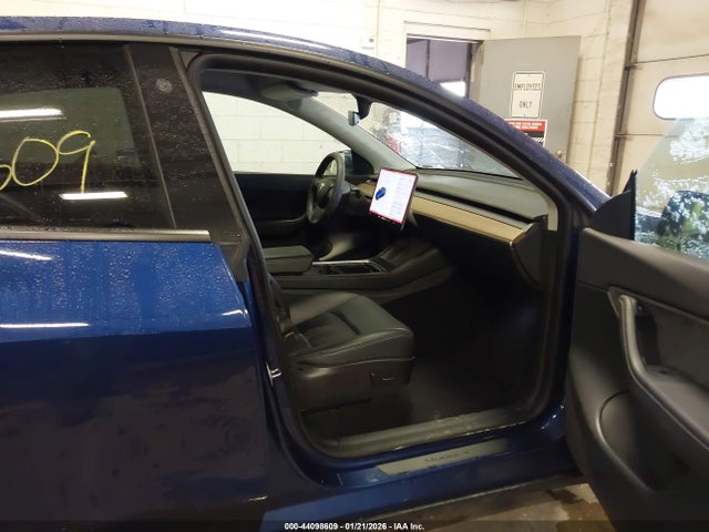 2021 TESLA MODEL Y 5YJYGDEE2MF209015 Photo 4
