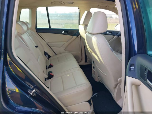 2011 VOLKSWAGEN TIGUAN WVGBV7AX5BW568139 Photo 7