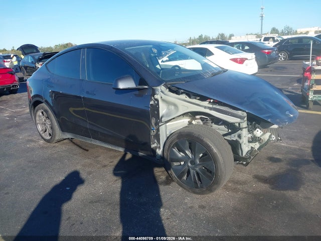 2025 TESLA MODEL Y 7SAYGDED5SA375484 Photo 0