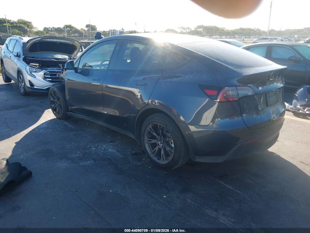 2025 TESLA MODEL Y 7SAYGDED5SA375484 Photo 2