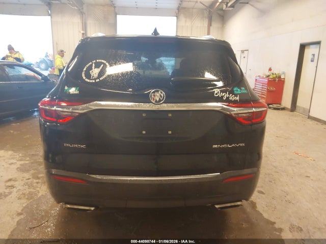 44098744 :رقم المزاد ، 5GAERBKW7JJ165730 vin ، 2018 Buick Enclave Essence مزاد بيع