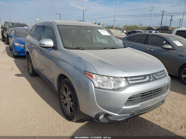 JA4AD3A32EZ008343 Mitsubishi Outlander Se