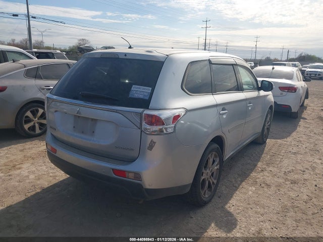 JA4AD3A32EZ008343 Mitsubishi Outlander Se